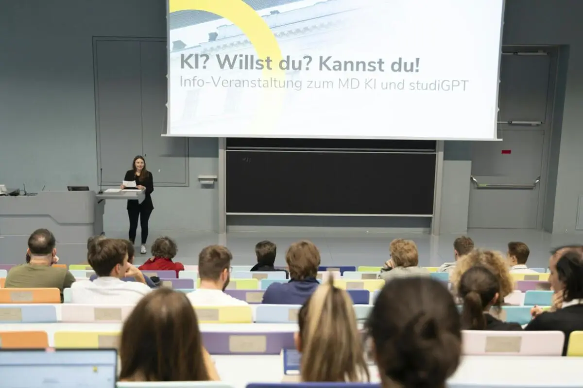 Der Chatbot "studiGPT" wird vorgestellt