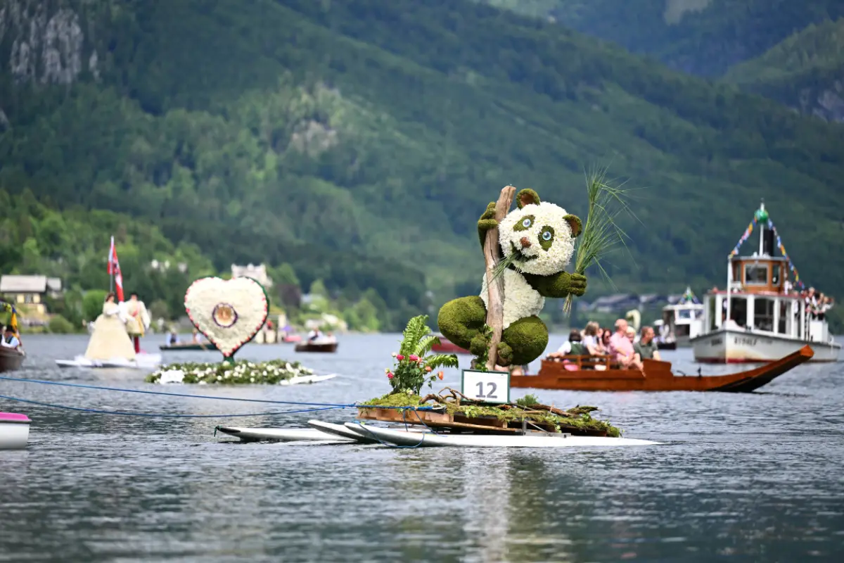 Panda-Figur beim Narzissenfest 2024