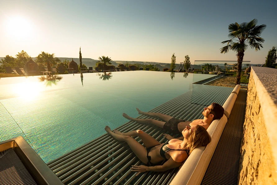 © Hotel Larimar, Karl Schrotter Photograph Blurred image background