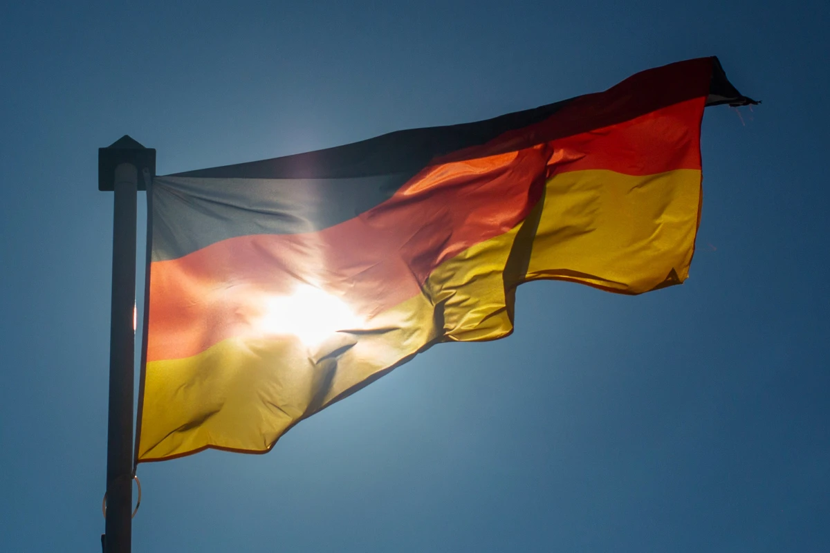 Wegen Verbesserungen bei Konjunkturumfragen