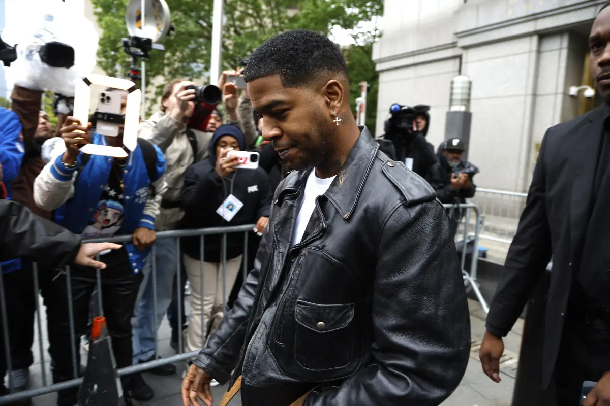 Kid Cudi verlässt nach seiner Aussage das Gericht in New York