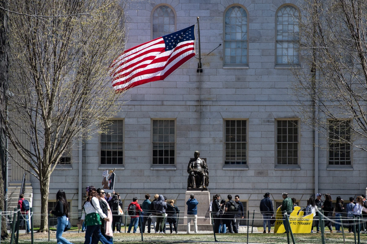Harvard bezeichnete den Schritt in einer ersten Reaktion als rechtswidrig