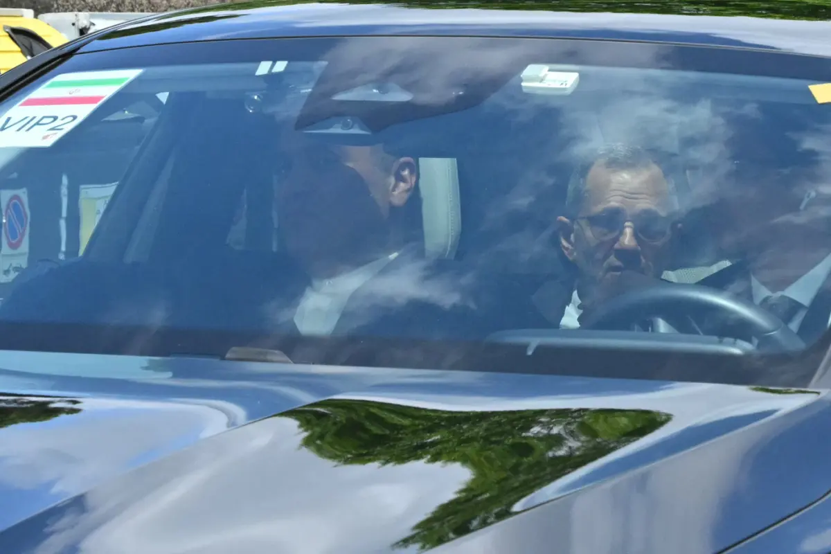 Die iranische Delegation bei ihrer Ankunft in der omanischen Botschaft