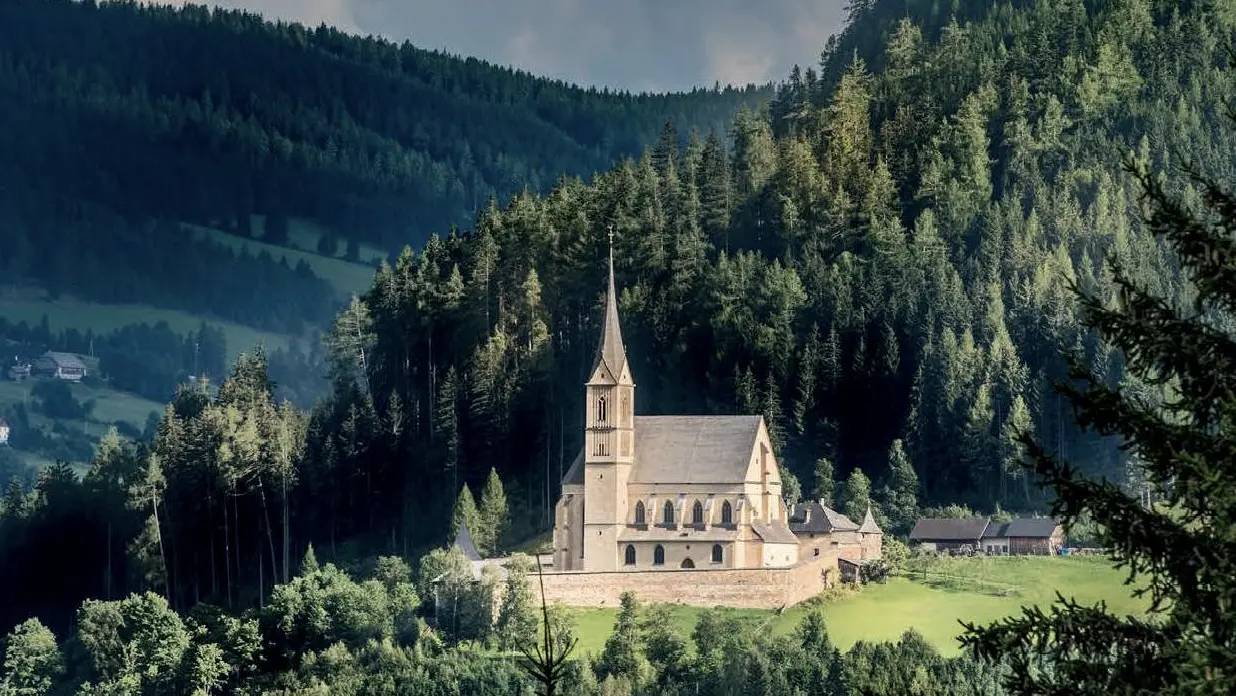 © Martin Köpp Blurred image background