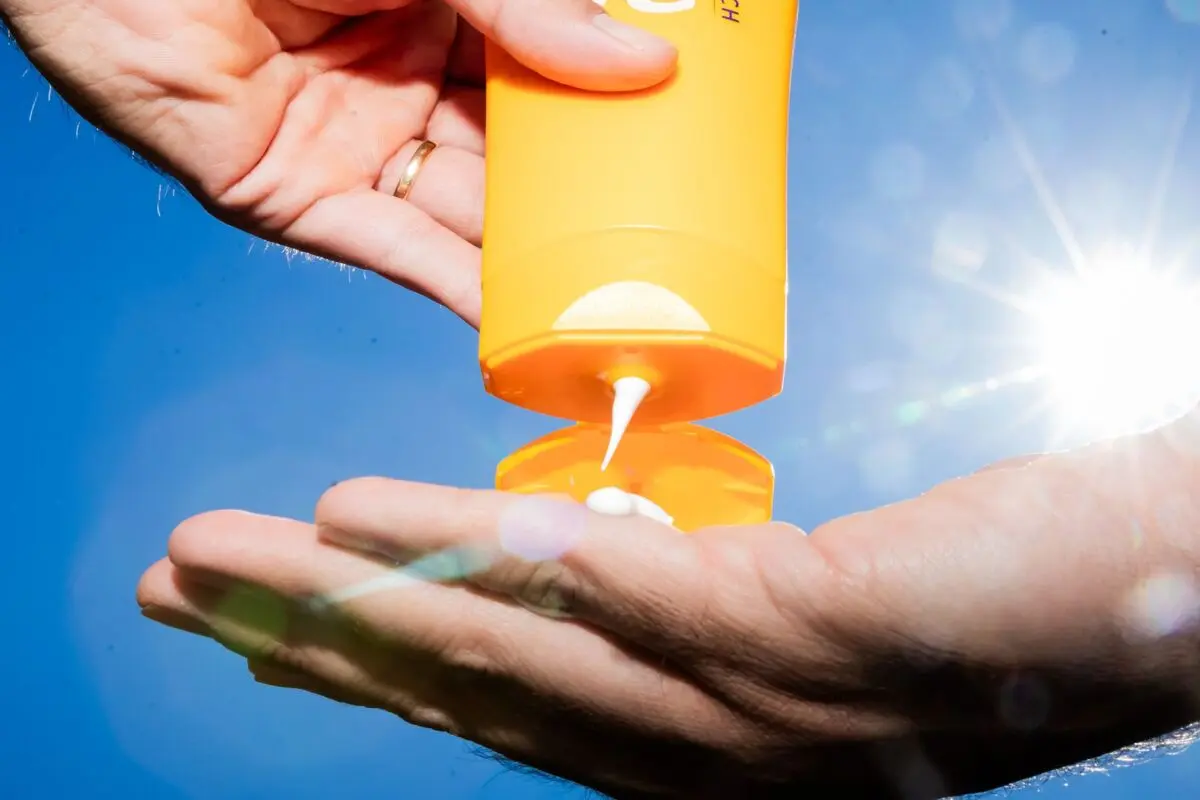 Die im Test besten Sonnencremes kosten unter vier Euro