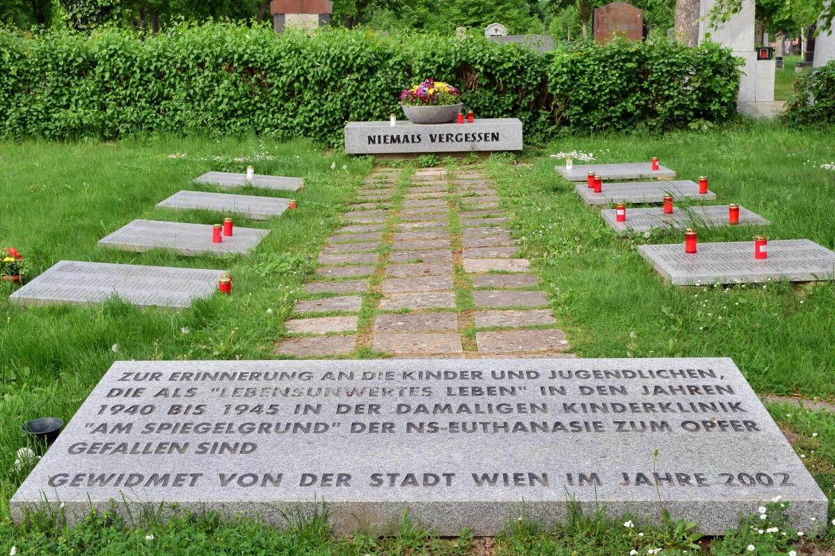 2002 wurden Gehirnpräparate von Opfern vom Spiegelgrund beigesetzt