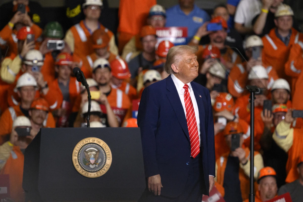 Donald Trump bei der Ankündigung vor den Stahlarbeitern