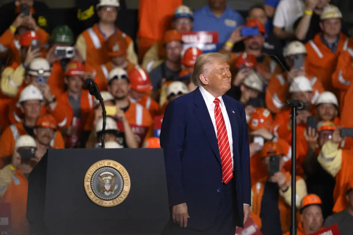 Donald Trump bei der Ankündigung vor den Stahlarbeitern
