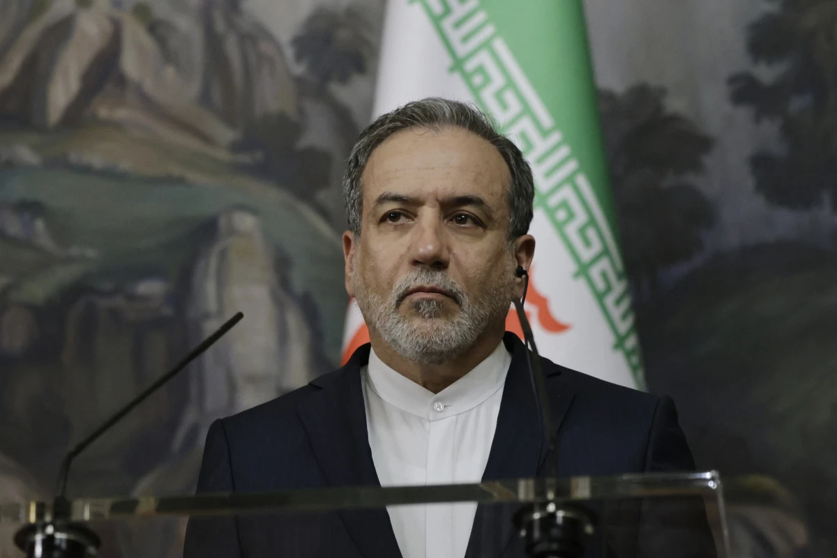 Der iranische Außenminister erklärt, Atomwaffen seien "inakzeptabel".