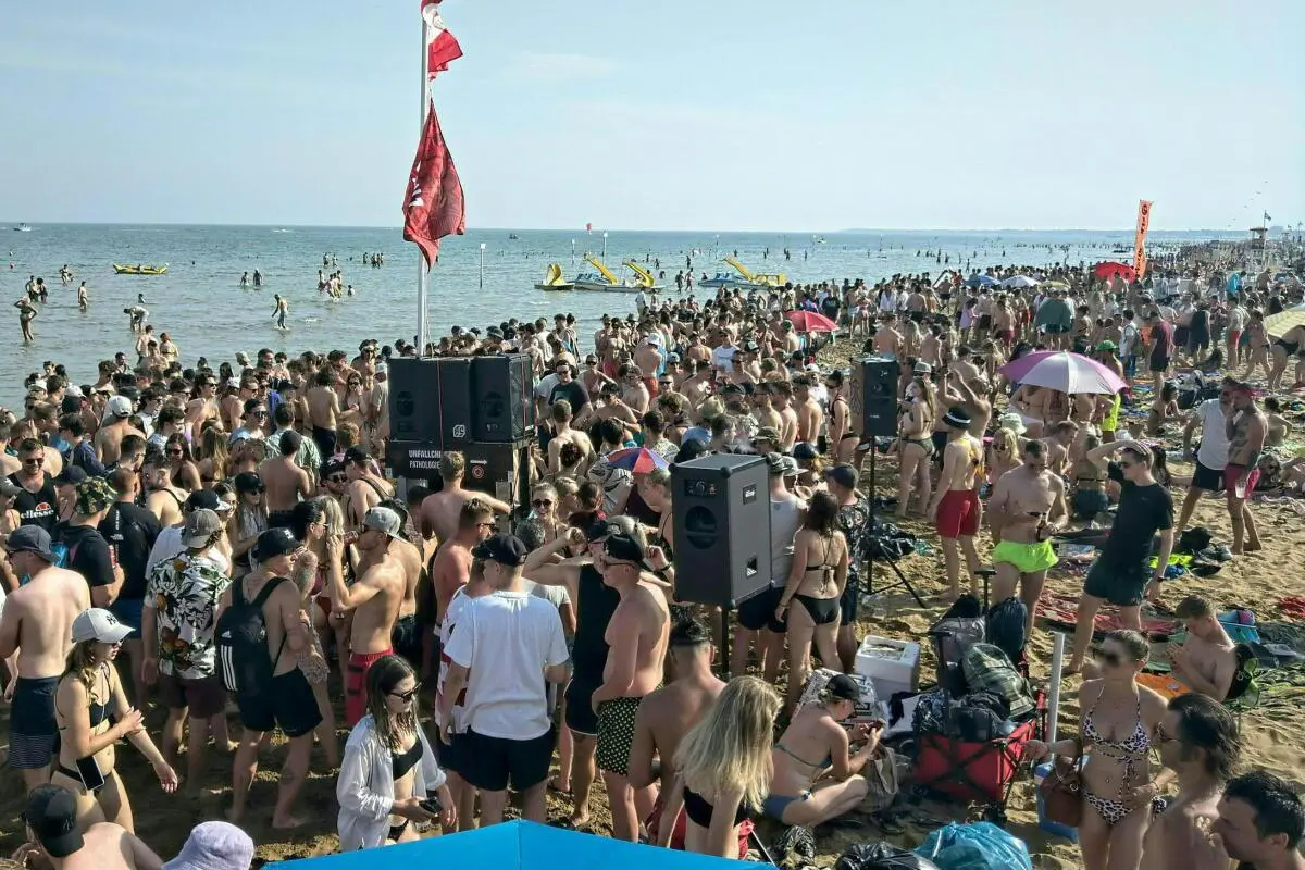 Lignano mit strengeren Vorschriften vor Touristenansturm zu Pfingsten