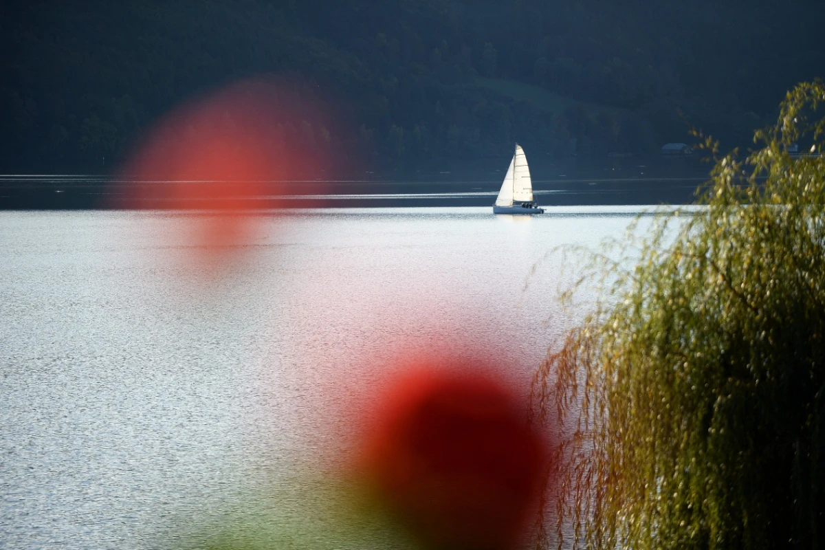 Ein Seegelboot am Millstätter See in Kärnten (Archiv)