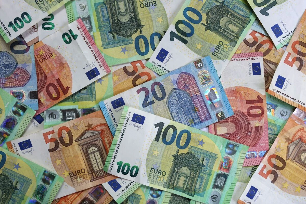 Trotz Rückgangs schwimmen weiter viele Menschen im Geld