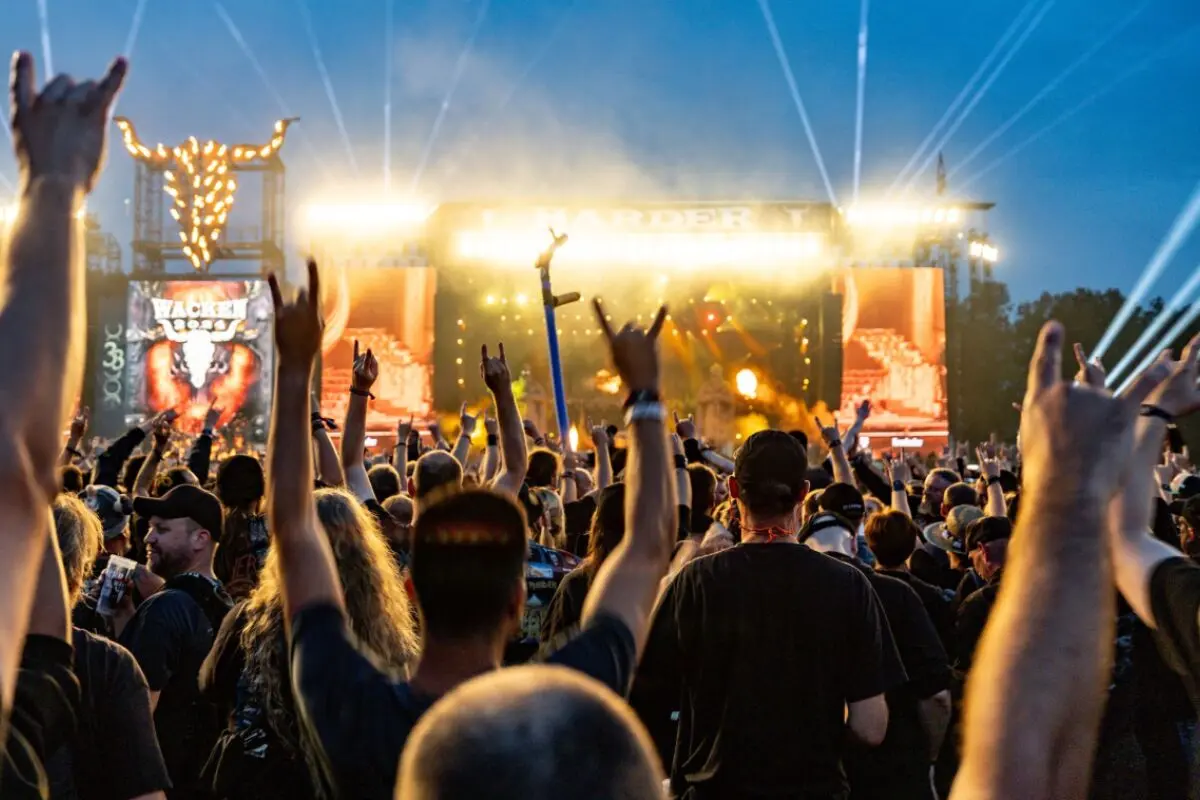 Es ist wieder die Zeit, in der Festival-Fans auf die Wiesen strömen