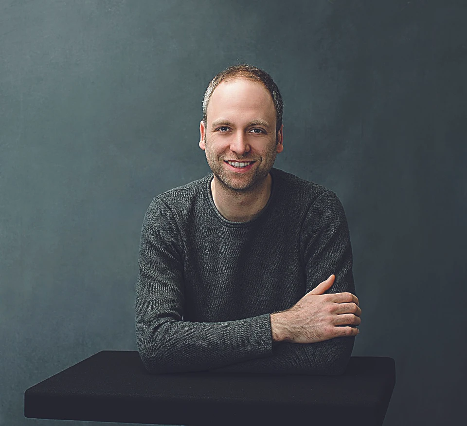 © Cropster Blurred image background