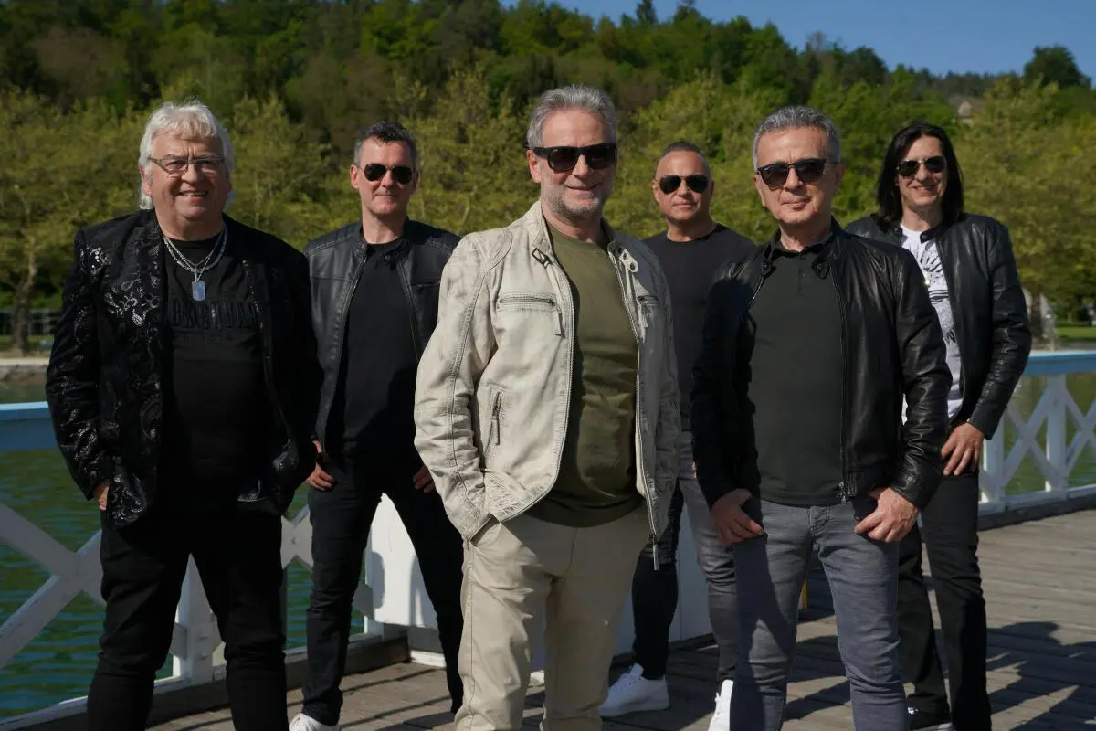 Die Nockis musizieren mit Italostar Pudo (vorne rechts)