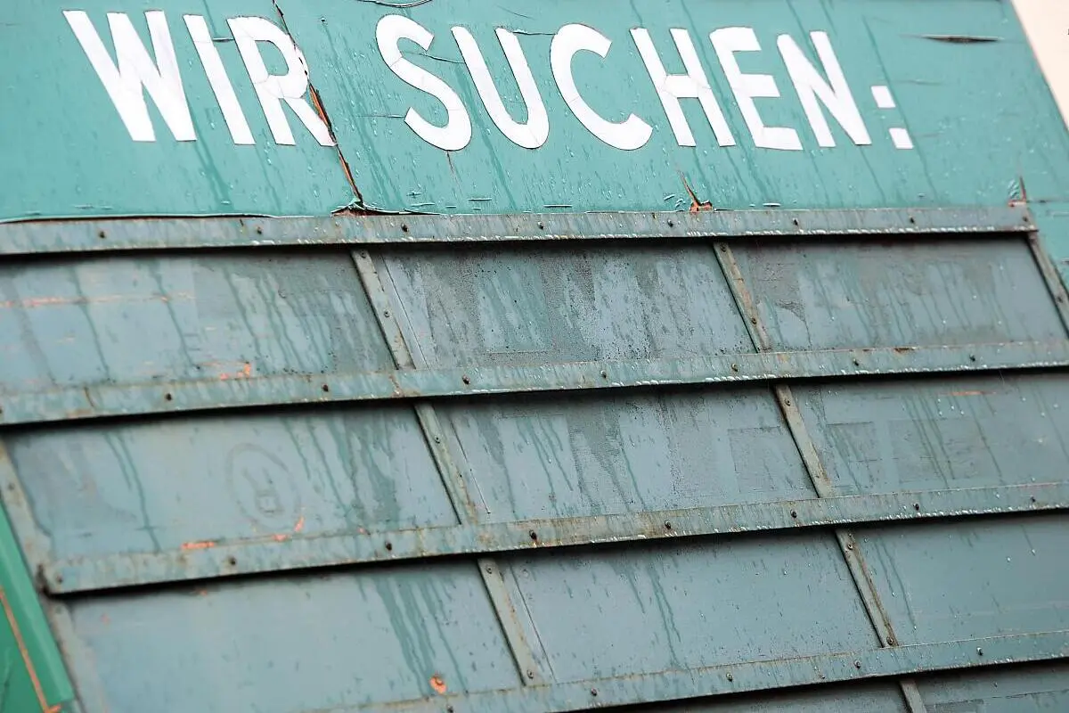 Anstieg im Dienstleistungssektor um 67.900 Beschäftigte