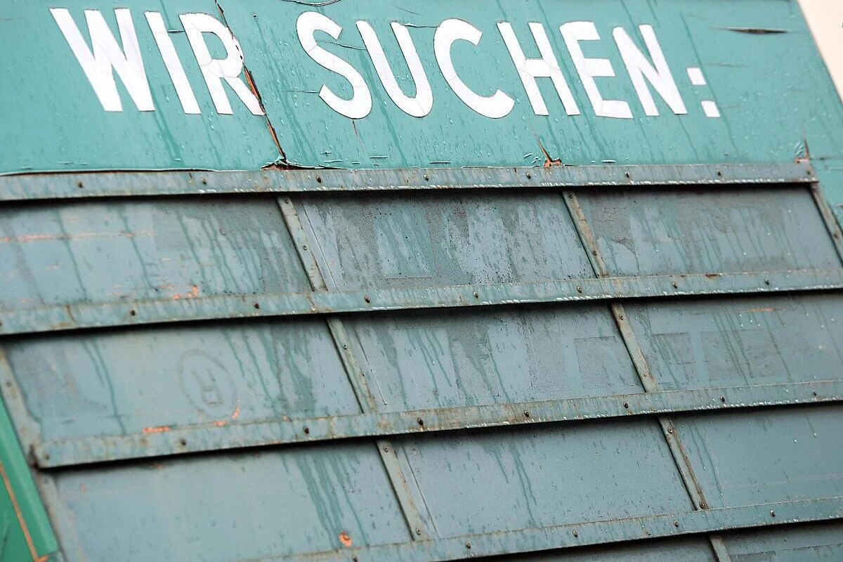 Anstieg im Dienstleistungssektor um 67.900 Beschäftigte