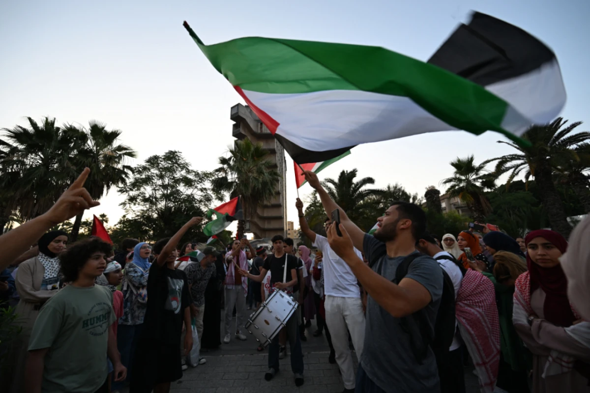 Die Aktivisten beim Abmarsch in Tunis