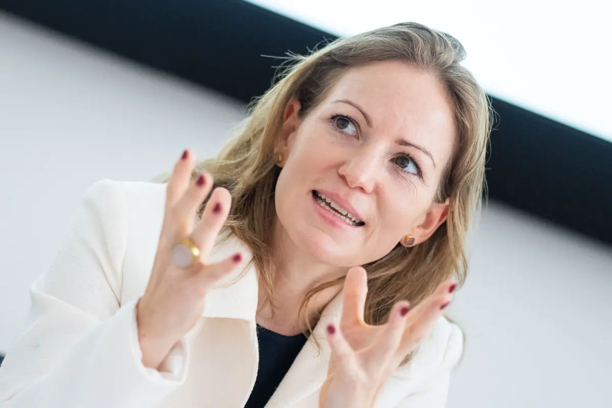 Harsdorf bei der Präsentation des zweiten Taskforce-Zwischenberichts