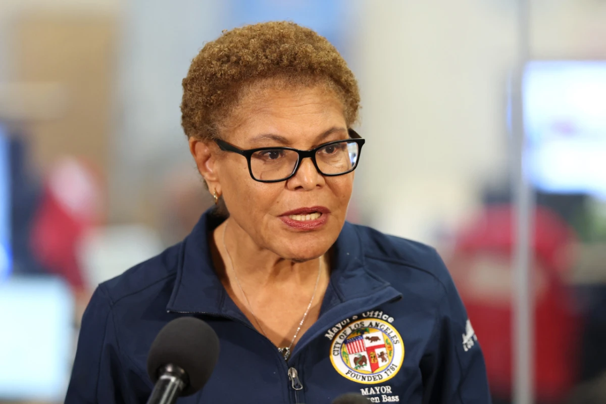 Karen Bass hat eine Ausgangssperre verhängt