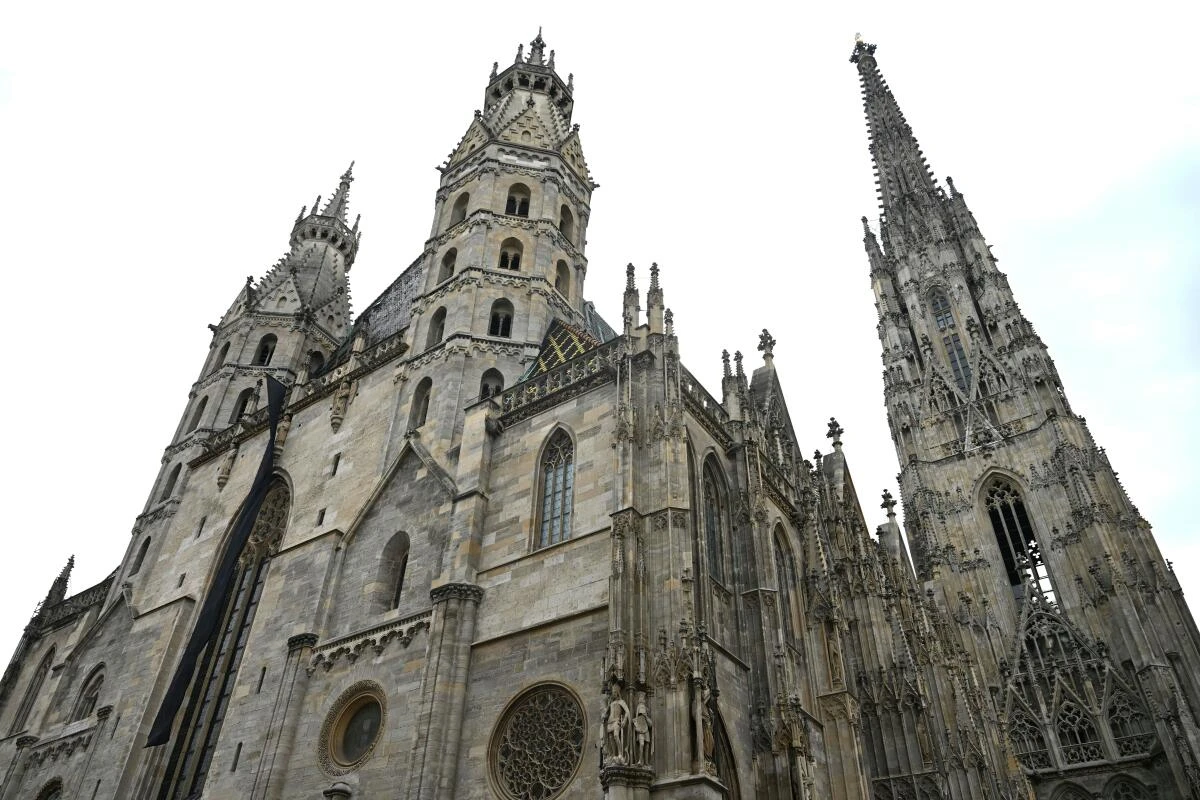 Glockengeläut und Trauerbeflaggung in ganz Österreich