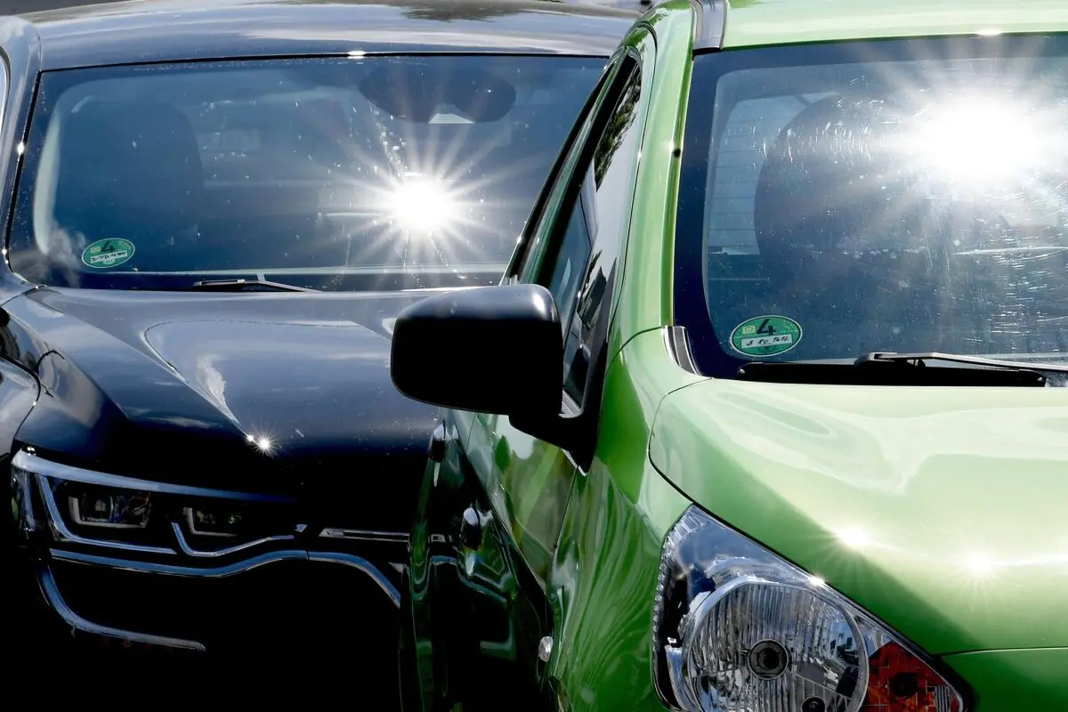 ++ ARCHIVBILD ++ Selbst ein offenes Fenster kann den Hitzestau im Auto nicht verhindern