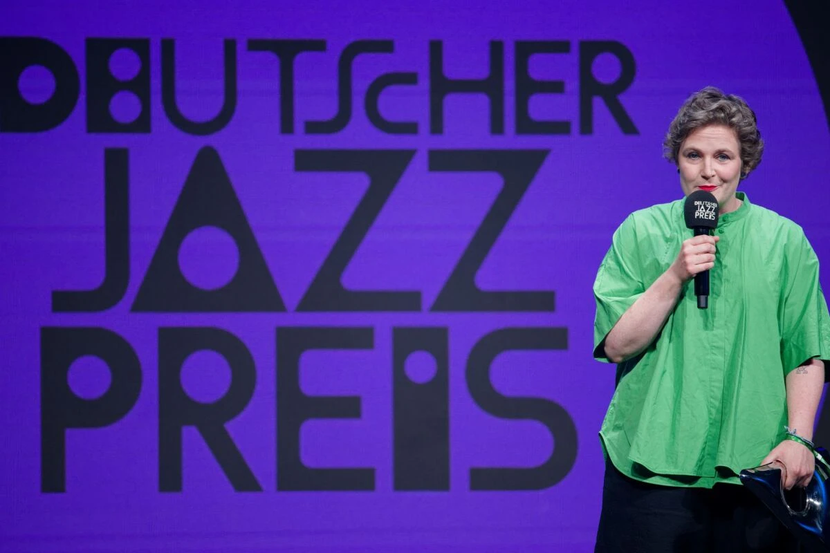Eva Klesse nahm den Deutschen Jazzpreis gerührt entgegen