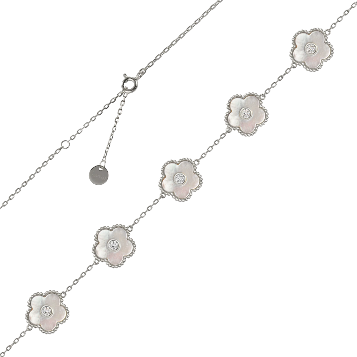 Eine Kette in Sterlinsilber mit Blumen