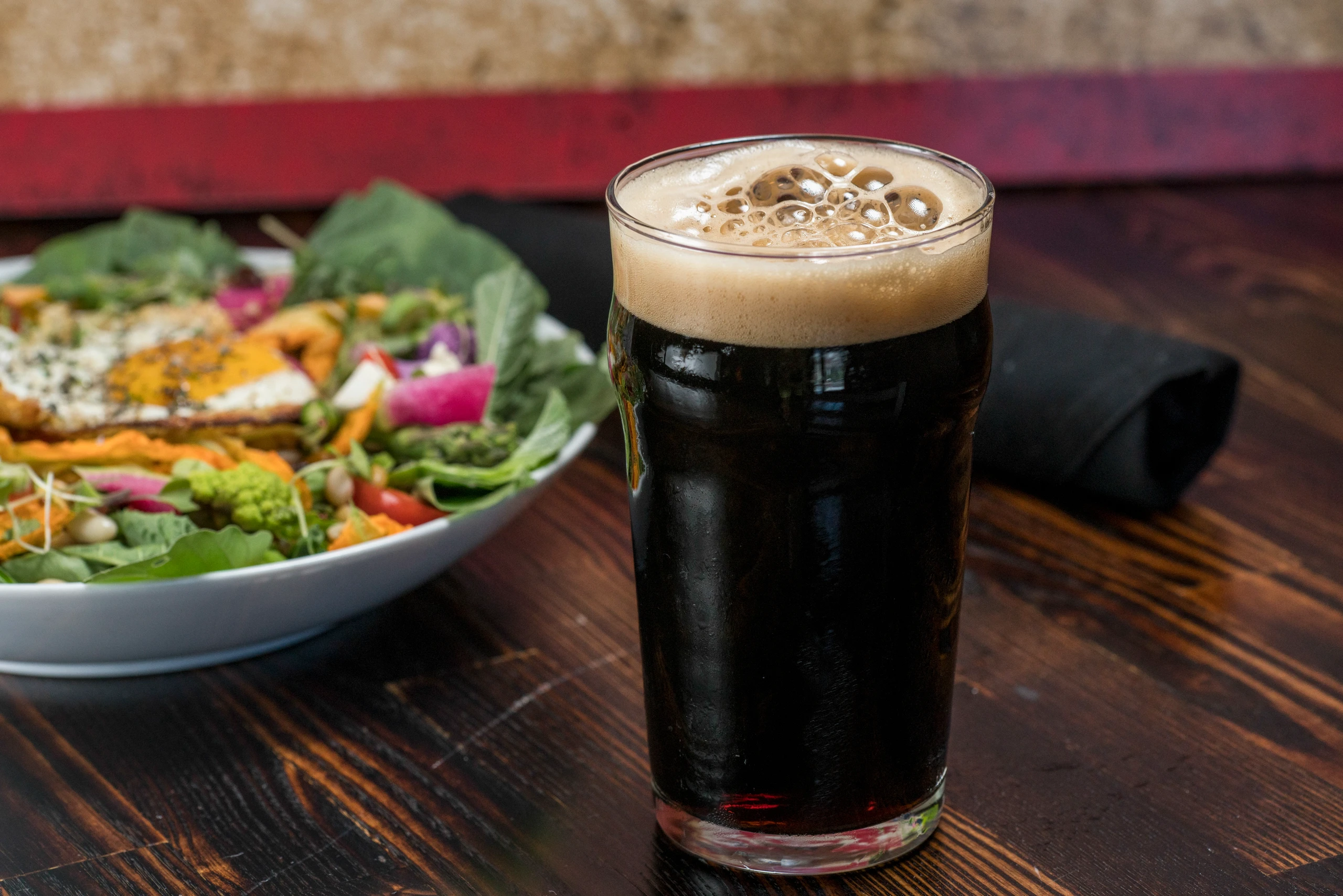 Steirisches Bierwunder: Craft Beer, Hopfenkunst und Kreativbrauer im Porträt