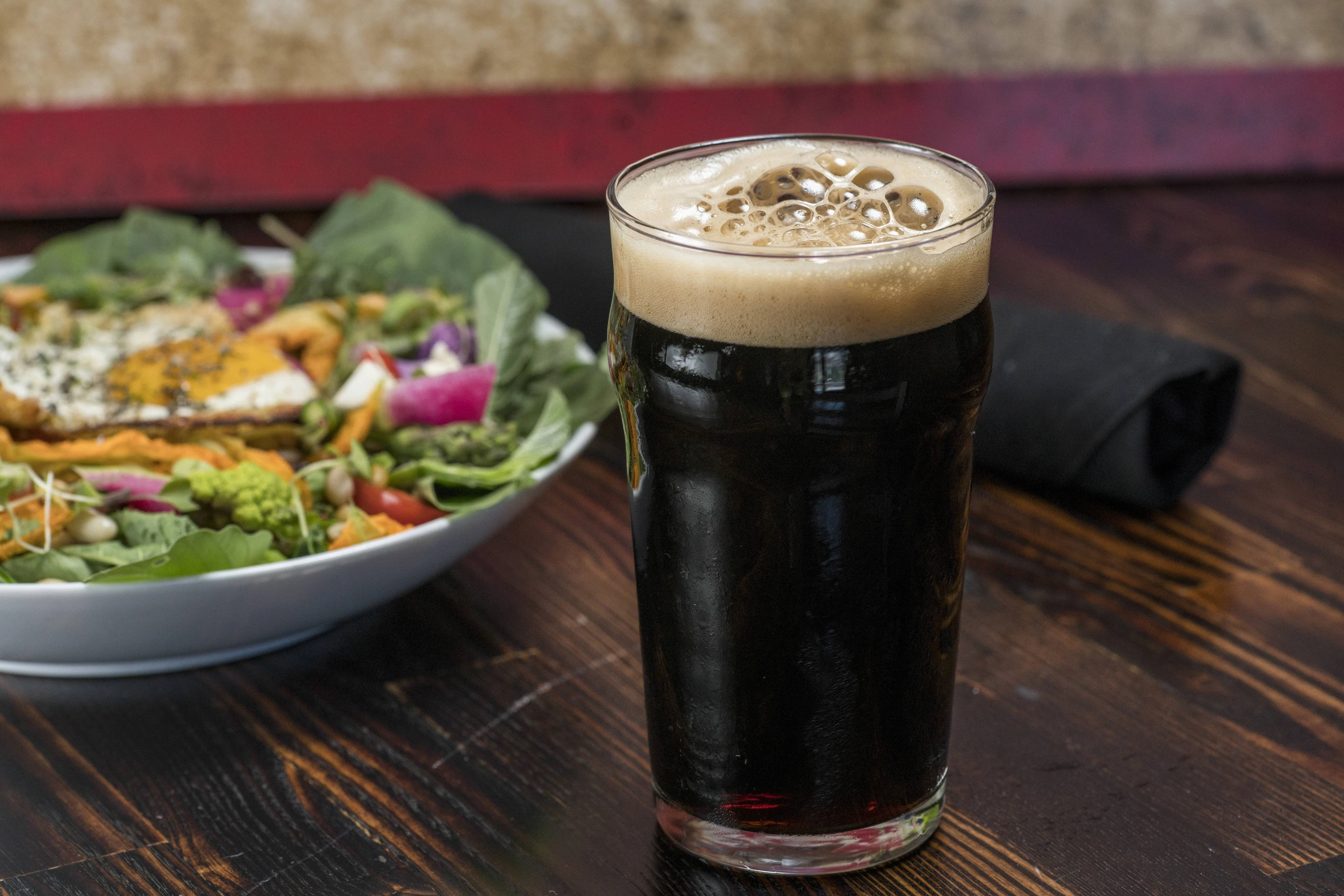 Steirisches Bierwunder: Craft Beer, Hopfenkunst und Kreativbrauer im Porträt