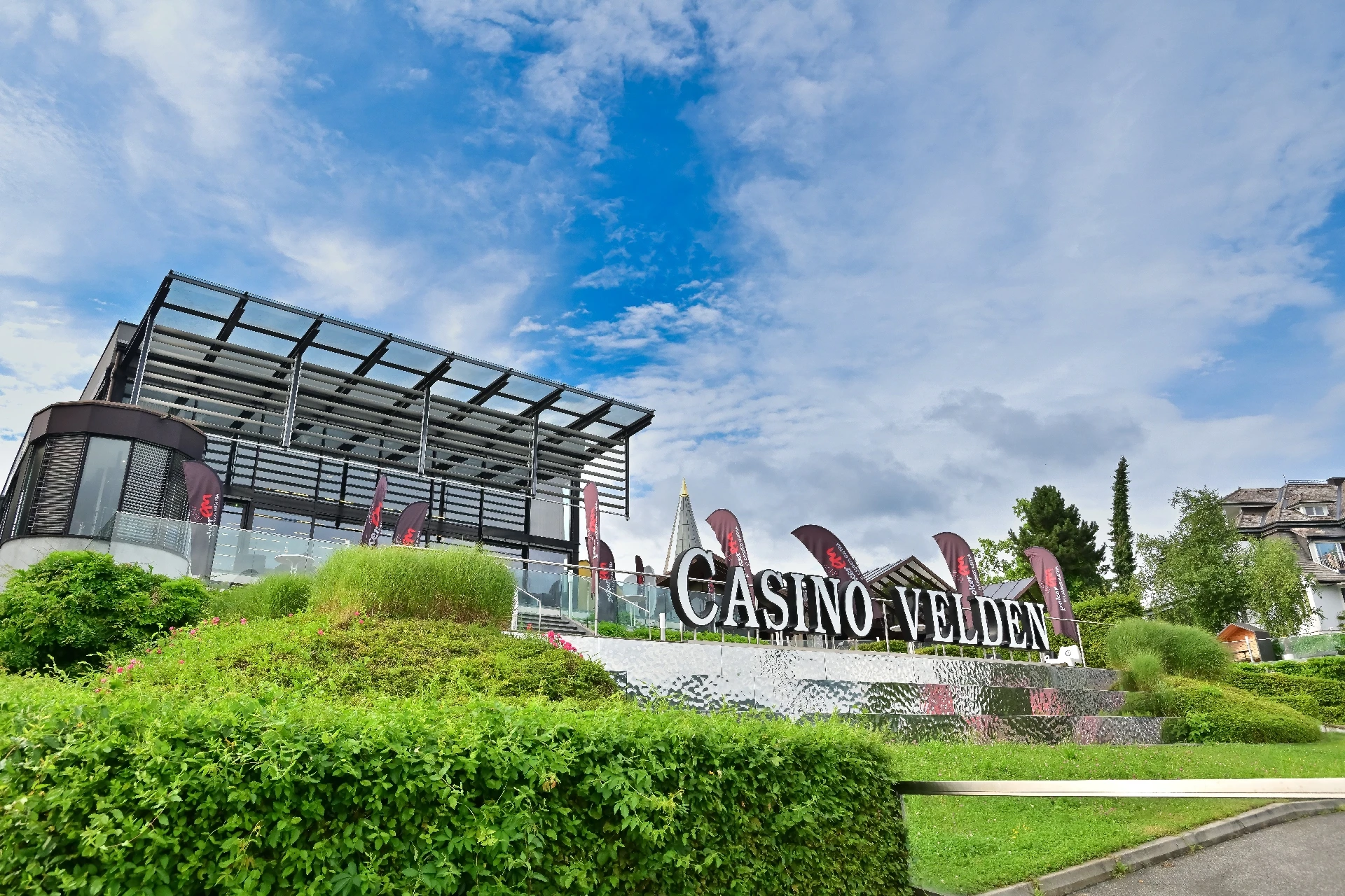 Poker-EM 2025: Casinos Austria lädt zum größten Poker-Event am Wörthersee