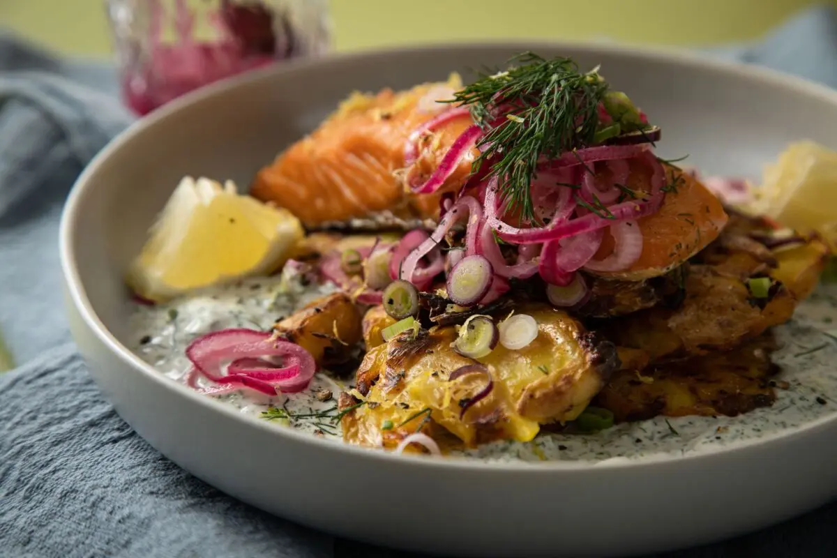 Schweden-Salat mit Ofen-Quetschkartoffeln