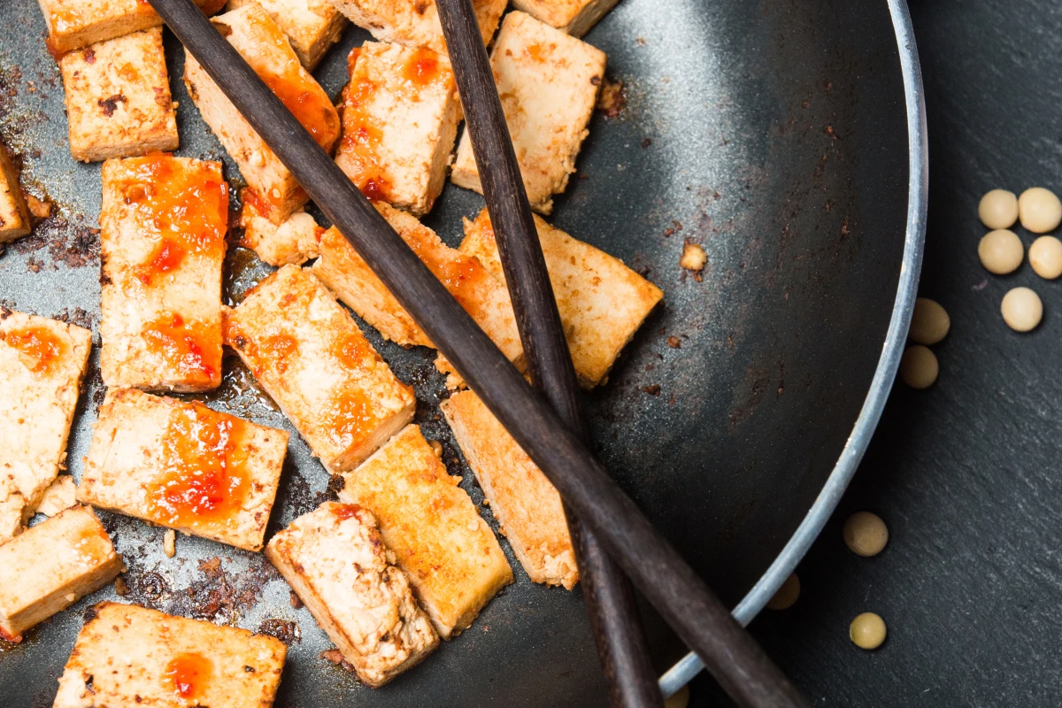 Soja ist vor allem in Form von Tofu als Fleischersatz sehr beliebt