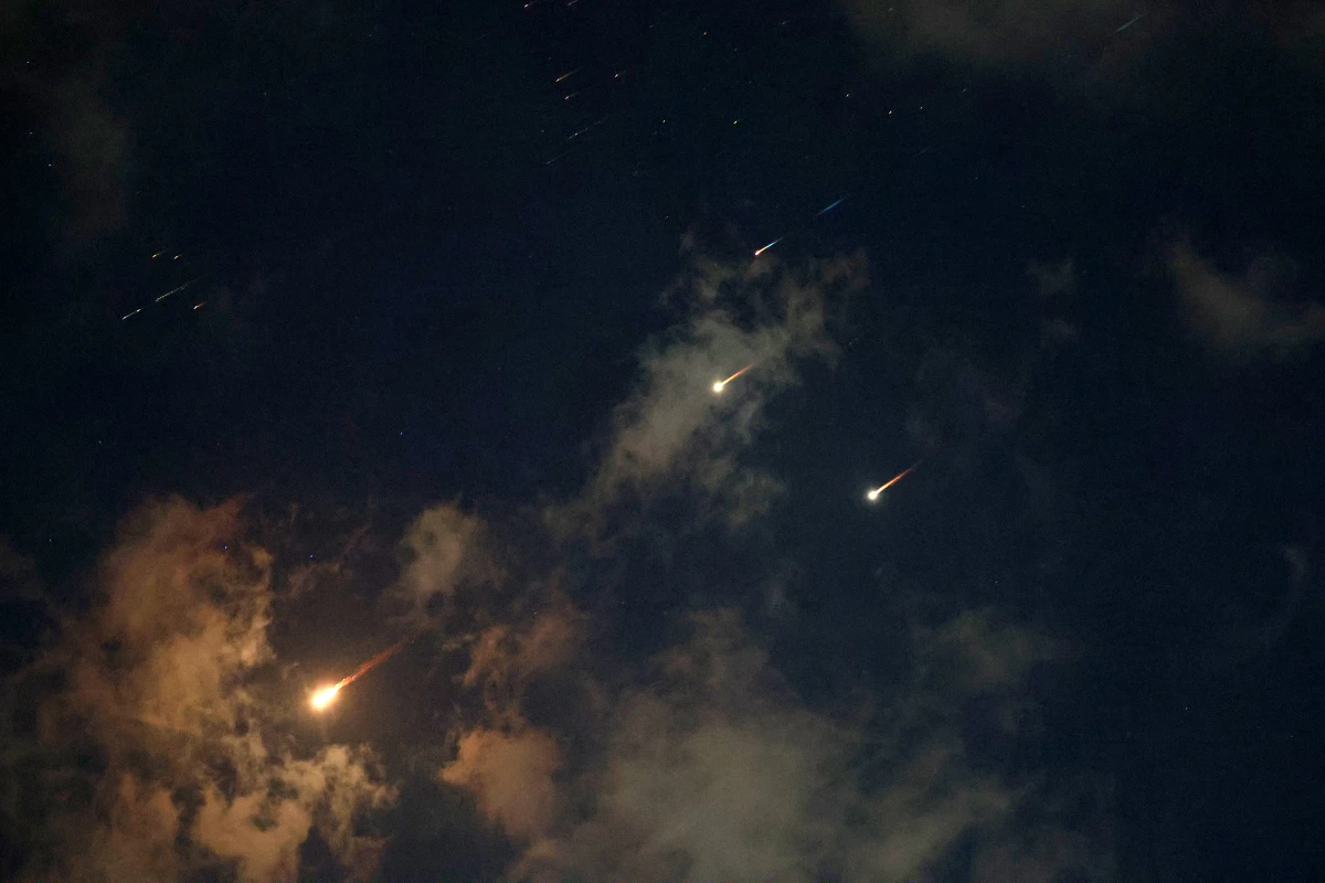 Raketen am Nachthimmel über Israel