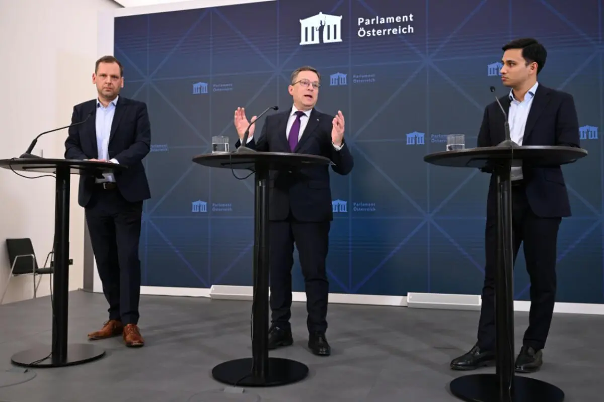 Klubobmänner der Regierungsparteien stellten Paket vor