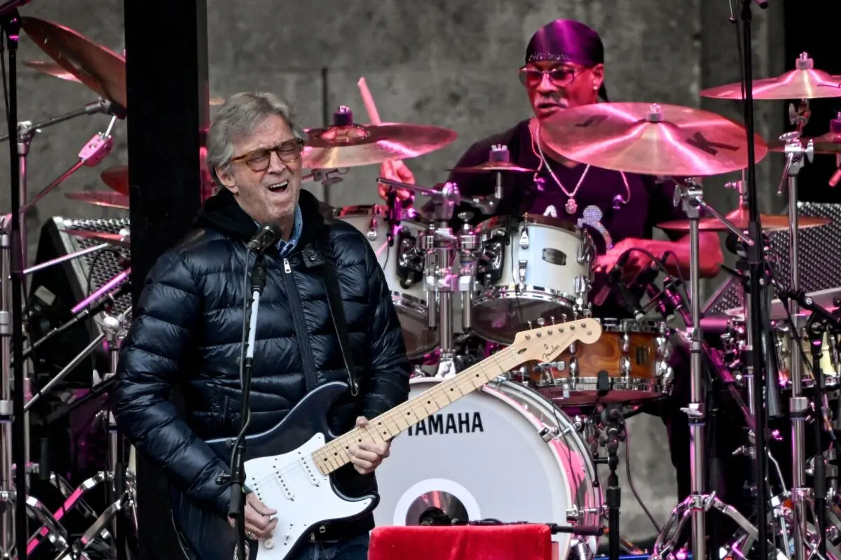 ++ ARCHIVBILD ++ Eric Clapton und Santana setzen sich für den Frieden ein