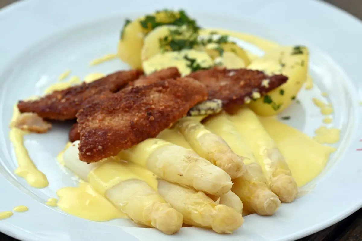 ++ ARCHIVBILD ++ Die Deutschen hatten wieder mehr Lust auf Essen gehen