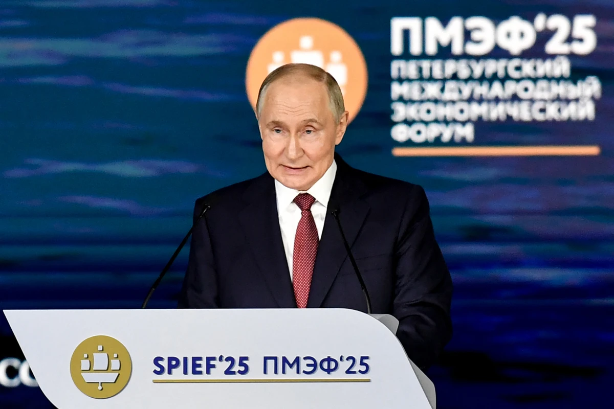 Putin redet beim Wirtschaftsforum St. Petersburg