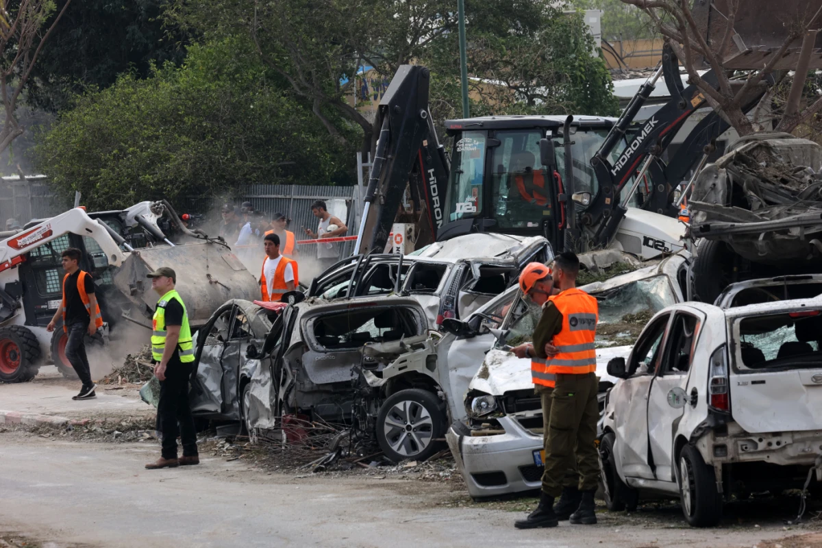 Folgen iranischer Rakenteneinschläge in Israel
