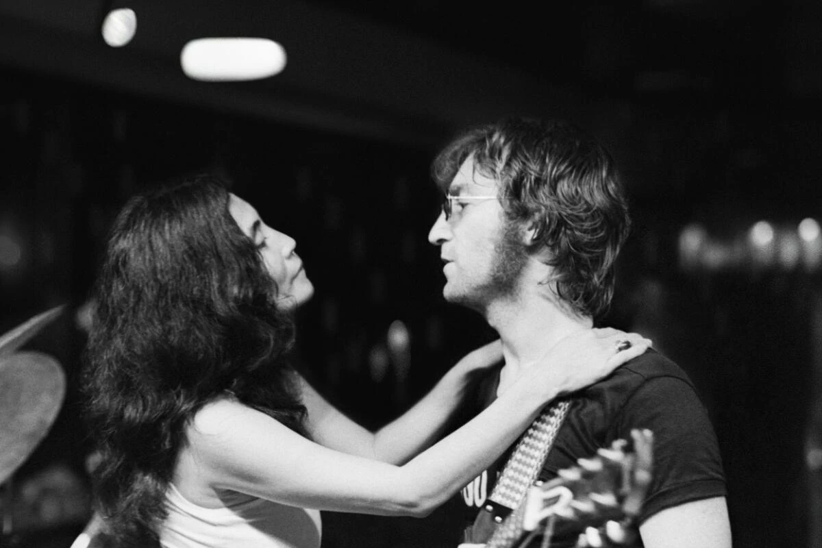 John Lennon und Yoko Ono von Angesicht zu Angesicht