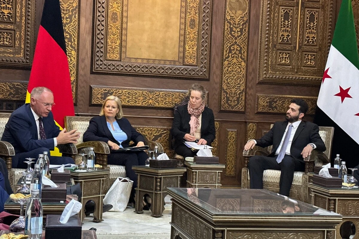 Karner bei Besuch in Syrien