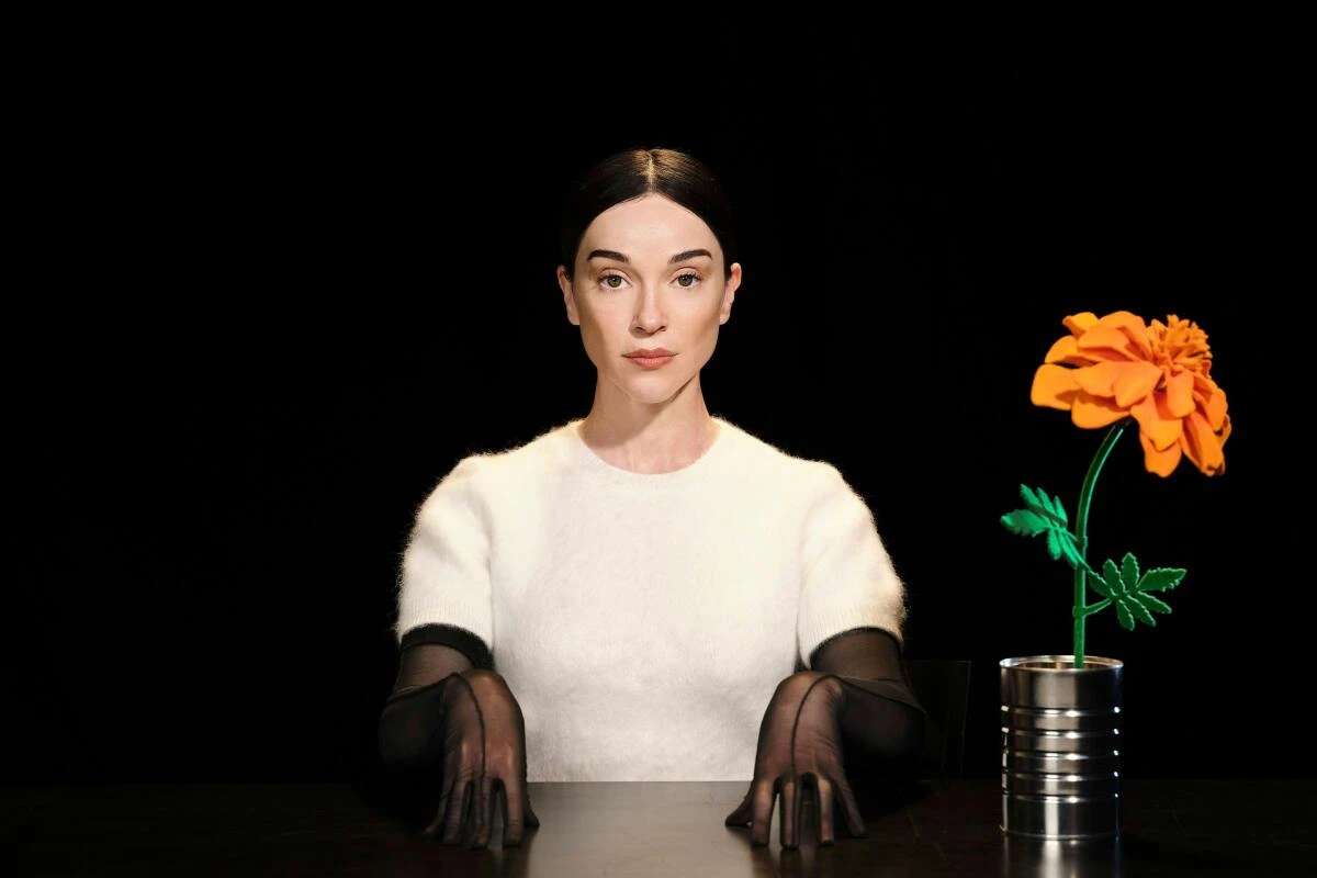 Annie Clark weiß sich zu inszenieren