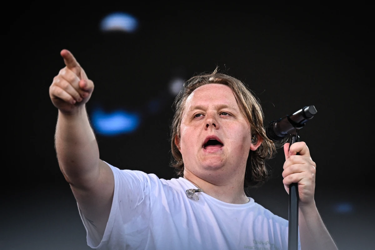 Lewis Capaldi steht wieder auf der Bühne