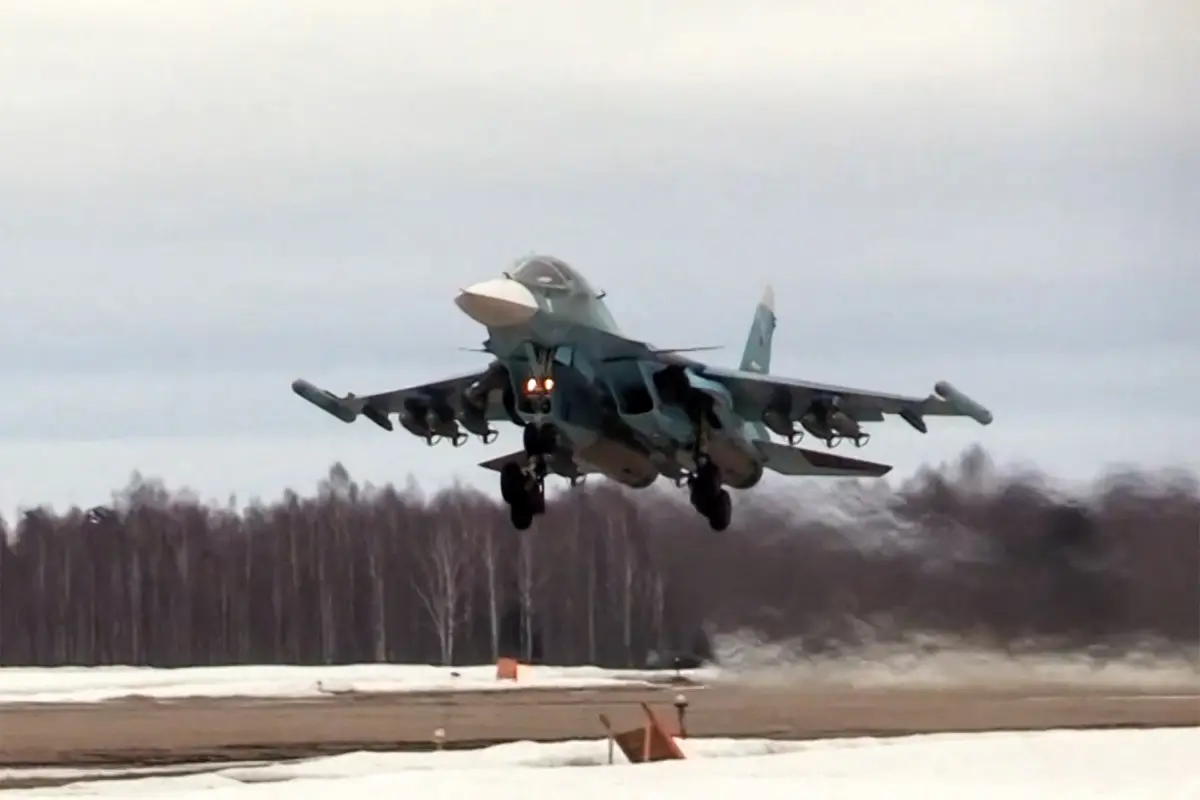 Eine russische Su-34 steigt auf