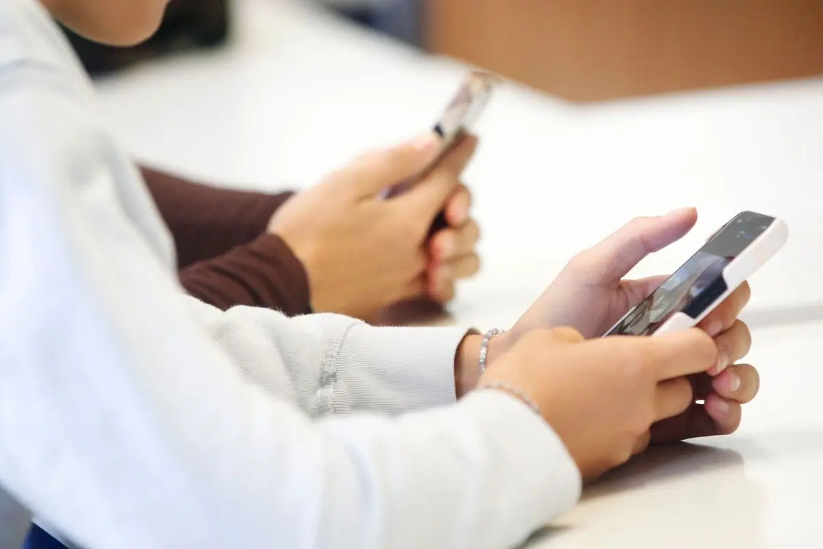 ++ ARCHIVBILD ++ Besserer Zugang zu Smartphones für Menschen mit Behinderung