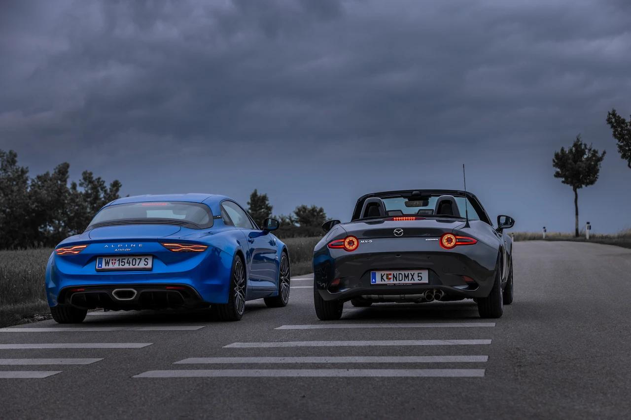 © Andreas Riedmann Blurred image background