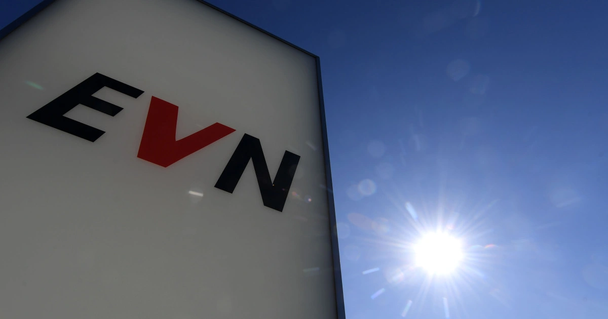 Alanna pow knife recommended if you like slim Milfs.