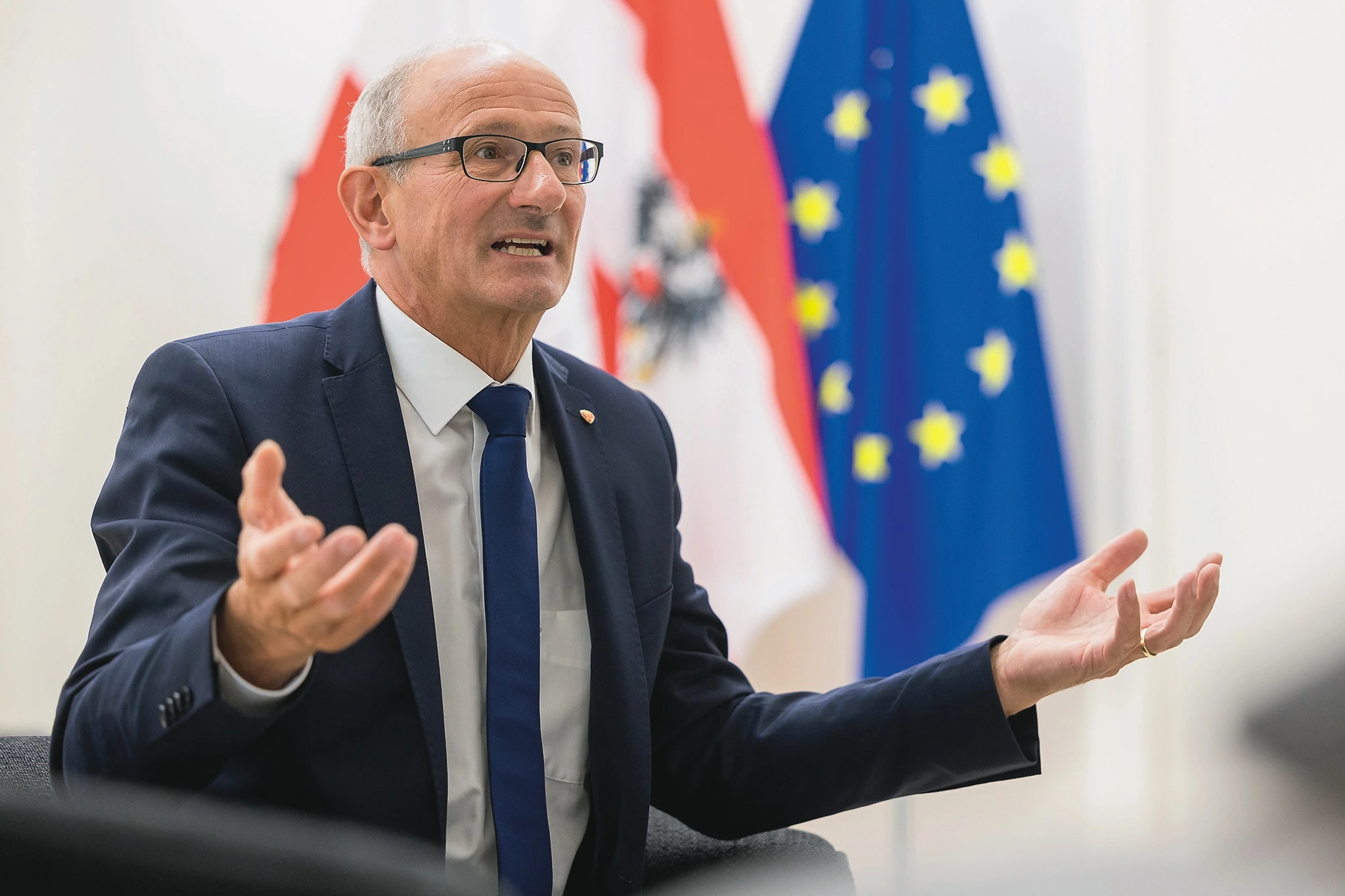 © EXPA / APA / picturedesk.com ABD0006_20230806 - INNSBRUCK - ÖSTERREICH: Tirols Landeshauptmann Anton Mattle (ÖVP) am Donnerstag 4. August 2024, im Rahmen eines Interviews mit der APA-Austria Presse Agentur in Innsbruck. - FOTO: APA/EXPA/JOHANN GRODER - 20230803_PD12641 - Rechteinfo: Rights Managed (RM)