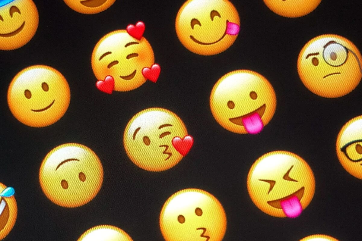 ++ ARCHIVBILD ++ Emojis lassen Absender ansprechbarer wirken