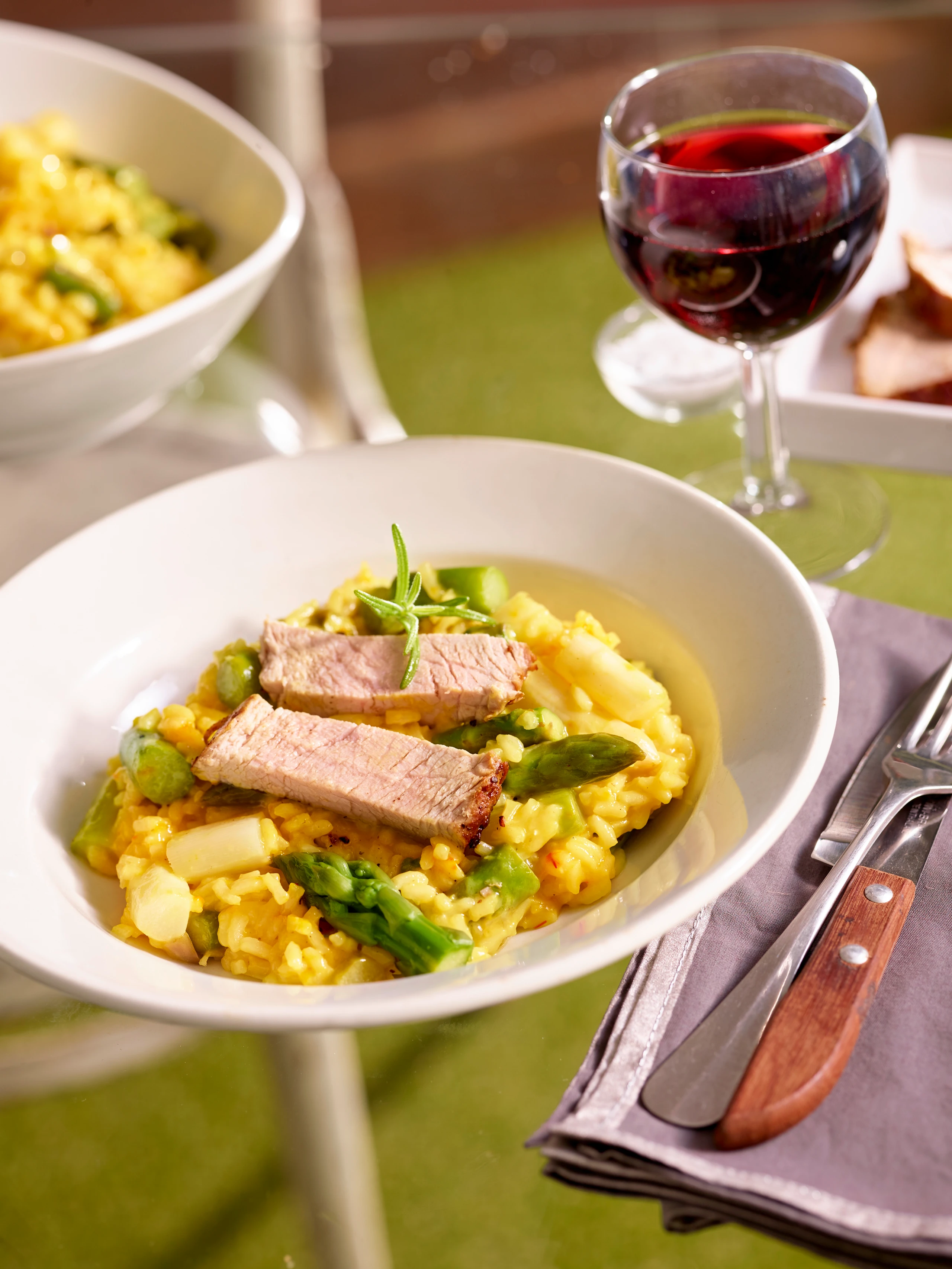 Spargel-Safranrisotto mit Kalbsfilet